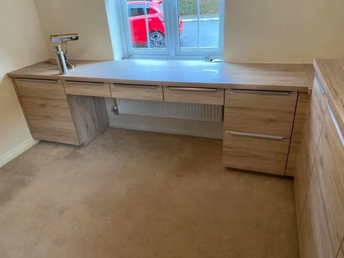 grained-oak-home-office-705x529