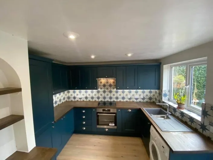 kitchen-installation-Broughton-Gifford-705x529