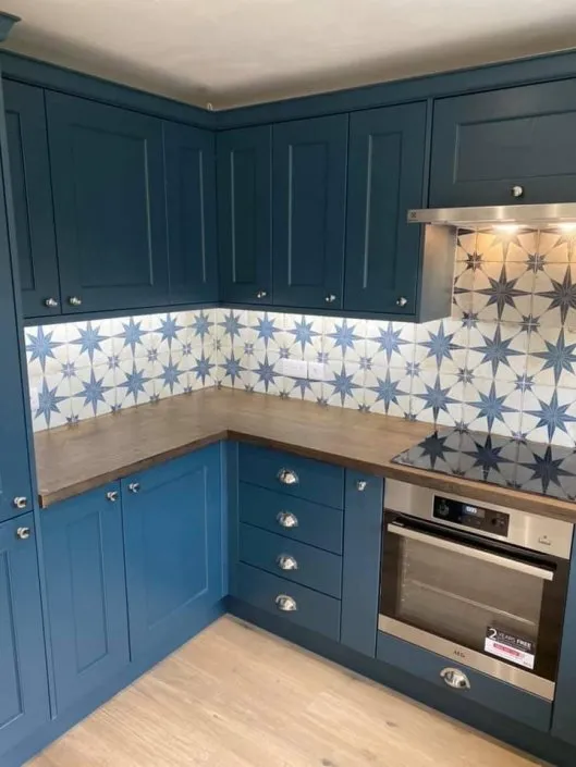 kitchen-tiles-cupboards-529x705