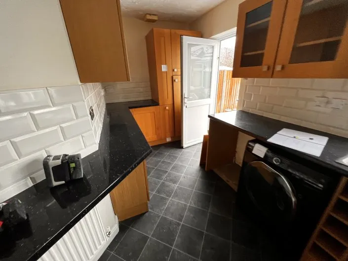 old-kitchen-before-705x529
